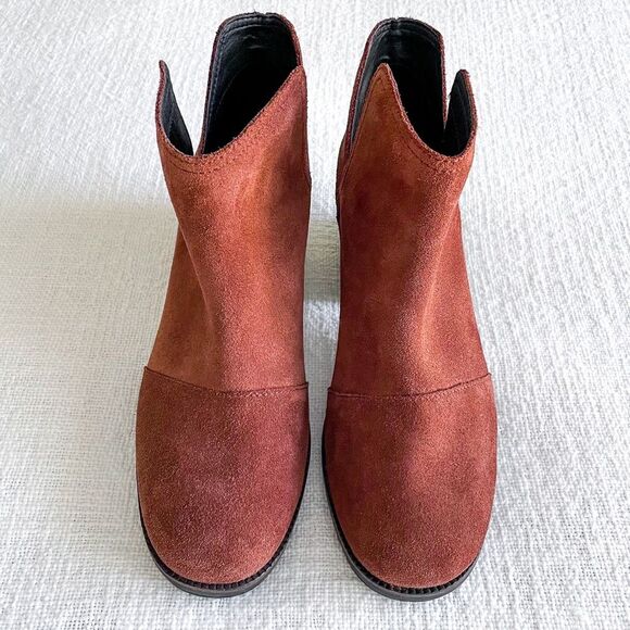 Sorel cut out ankle boots. - Picture 3 of 12